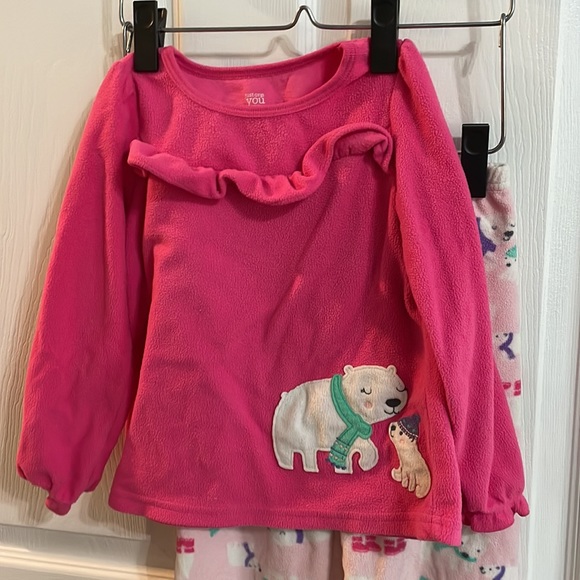 Girls, two piece Carter’s fleece PJ set 5T. Bundle and save or make offers! - Picture 2 of 3